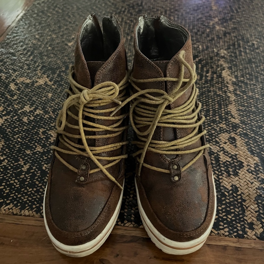 2LipsToo wedge sneakers